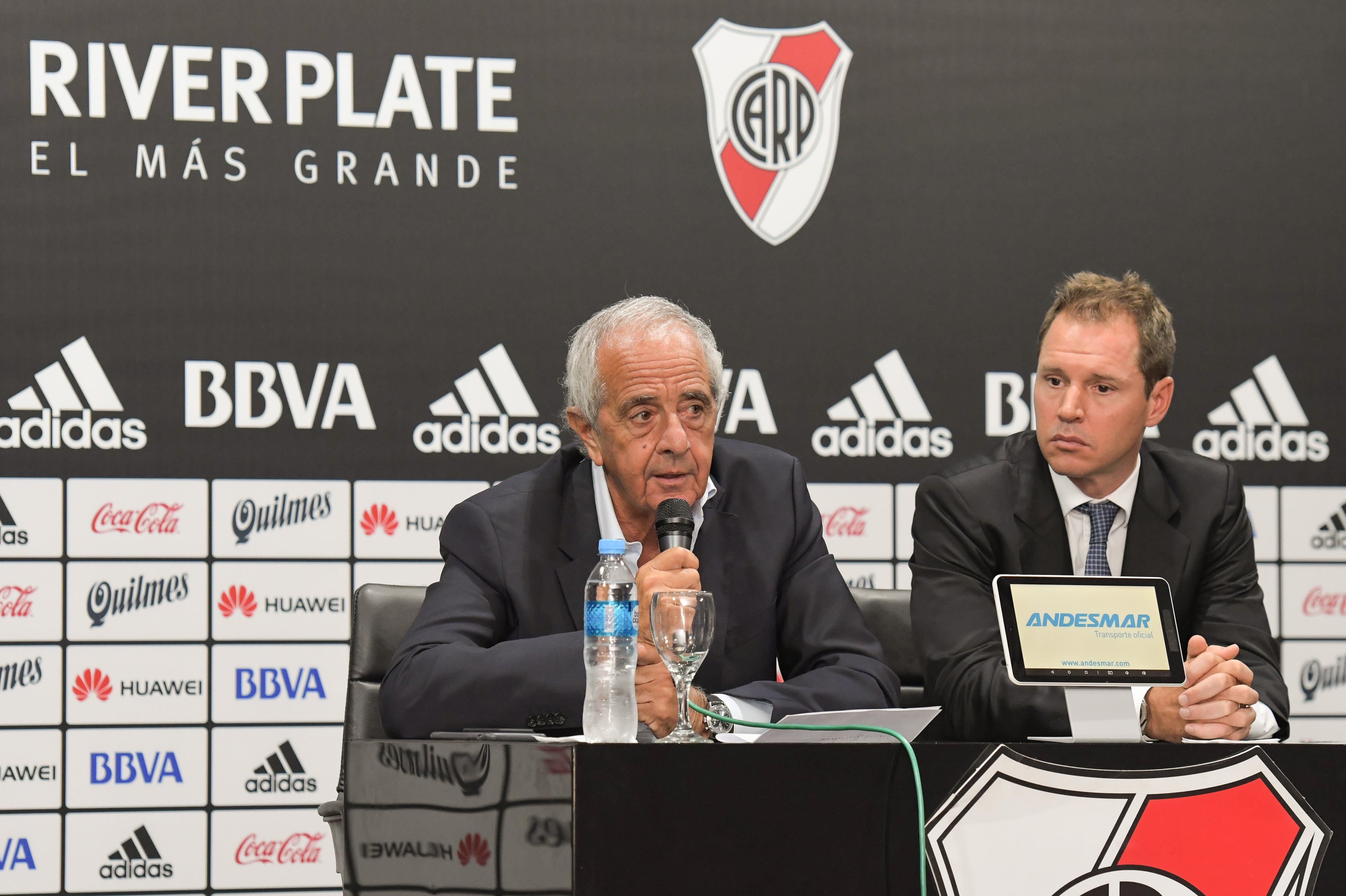Rodolfo D'Onofrio junto a Jorge Brito, presidente y vice de River.