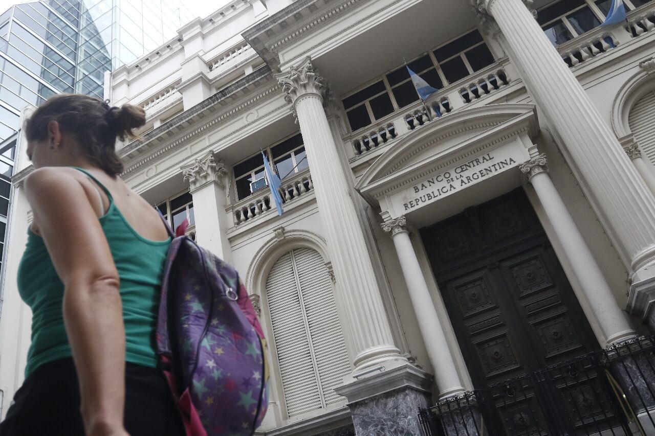 "El Banco Central continúa con una gestión activa en la administración del mercado cambiario", afirma Carlos Heller.