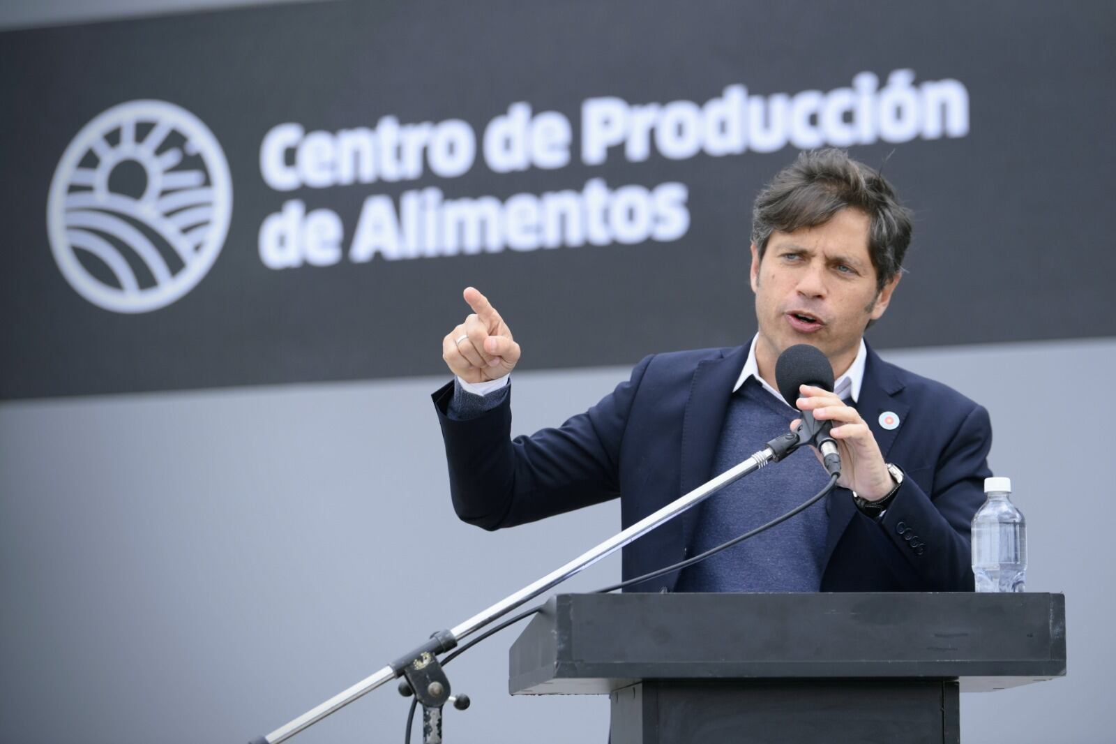 Axel Kicillof presente en el Centro de Producción de Alimentos de San Martín. 