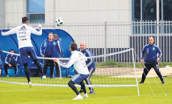La Selección se entrenó ayer en la ciudad de Bronnitsy, donde tiene su búnker. El DT, Jorge Sampaoli, ya sumó a Enzo Pérez.
