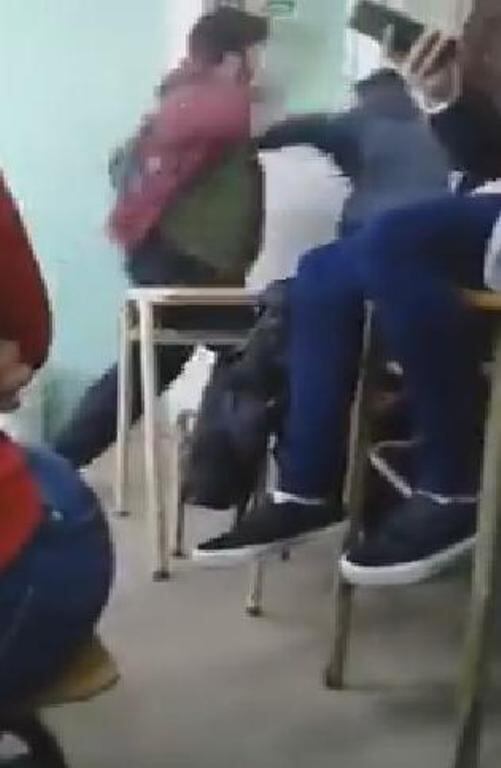 El momento del golpe, registrado por un celular.