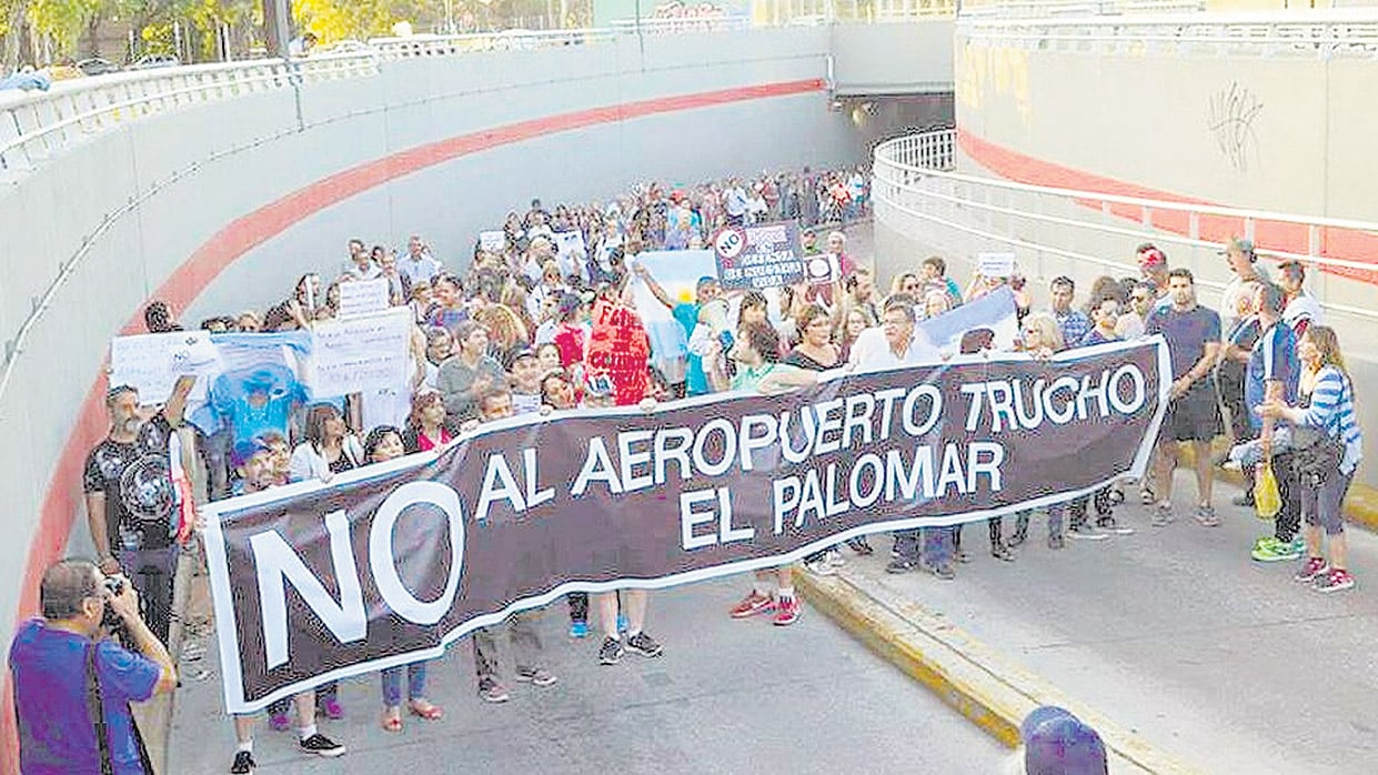 Vecinos de Hurlingham, Tres de Febrero y Morón movilizados. Contra FlyBondi y en defensa de la comunidad.