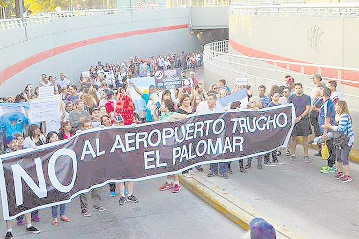 Vecinos de Hurlingham, Tres de Febrero y Morón movilizados. Contra FlyBondi y en defensa de la comunidad.