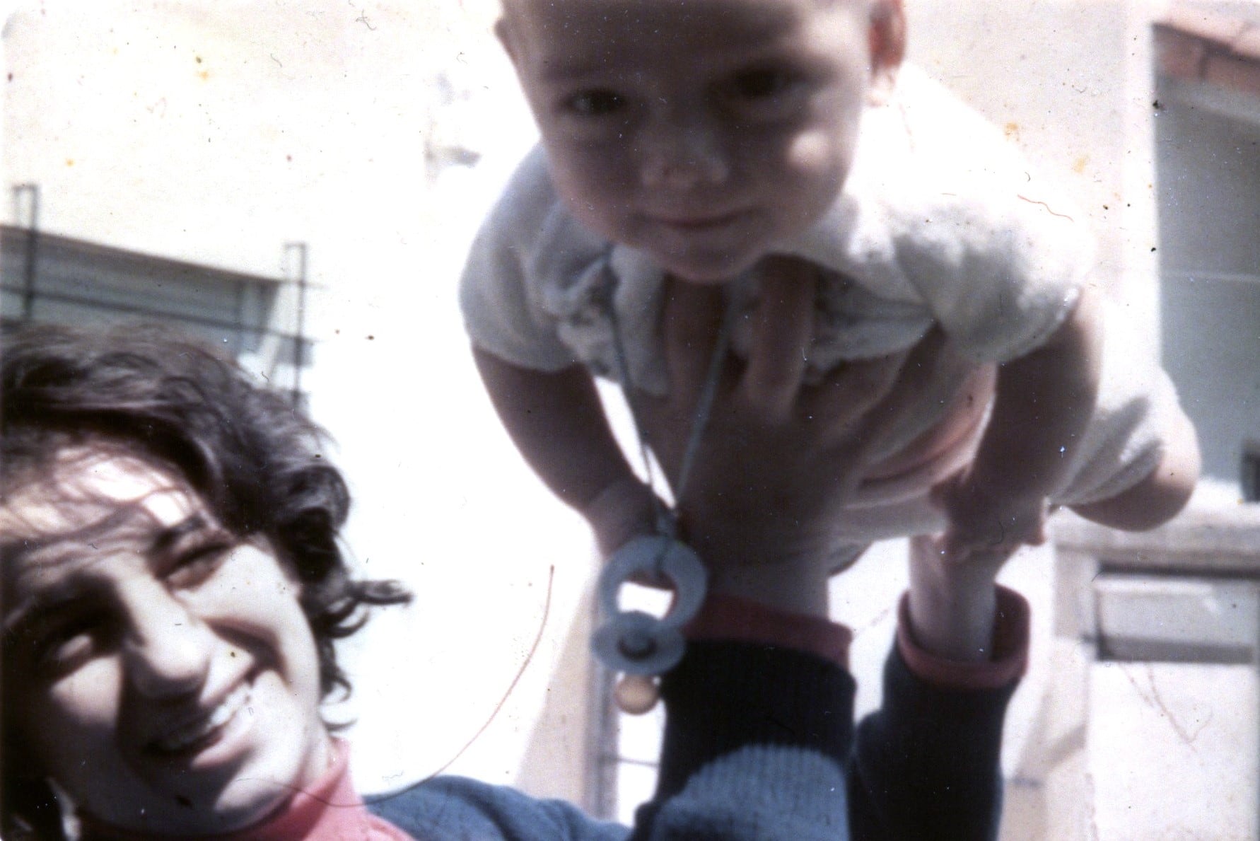 Cristina Navajas de Santucho con Camilo, el hermano mayor del nieto 133. 