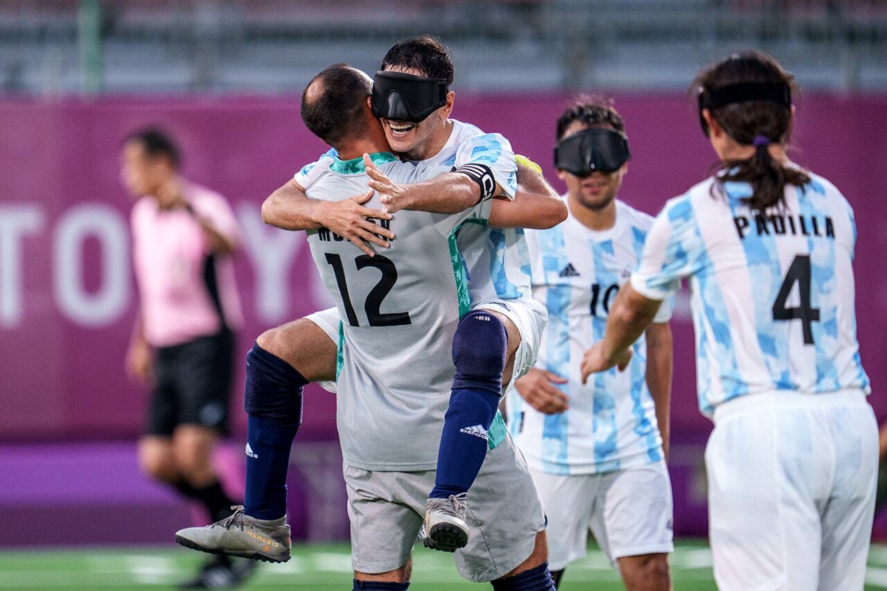 Los Murciélagos festejan el pasaje a la final.