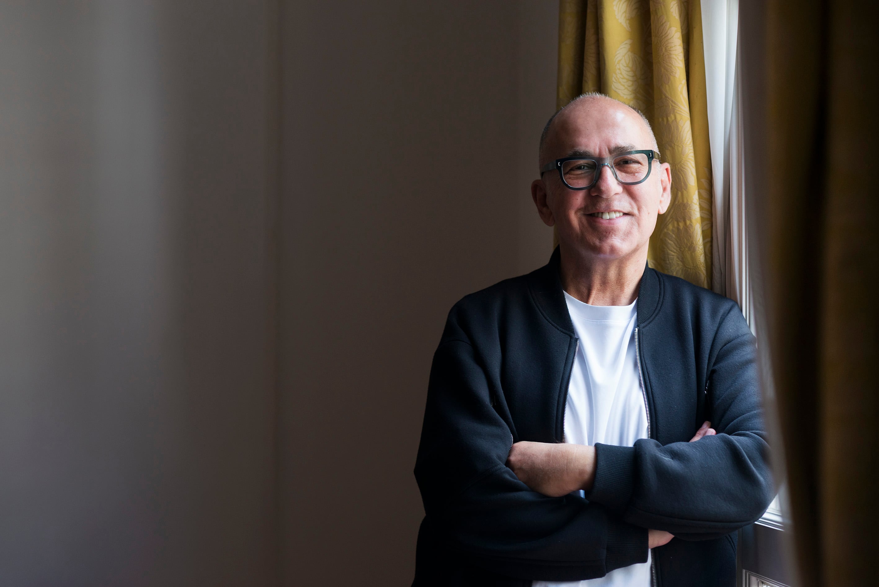 Özpetek aparece en cámara por primera vez en una película propia.