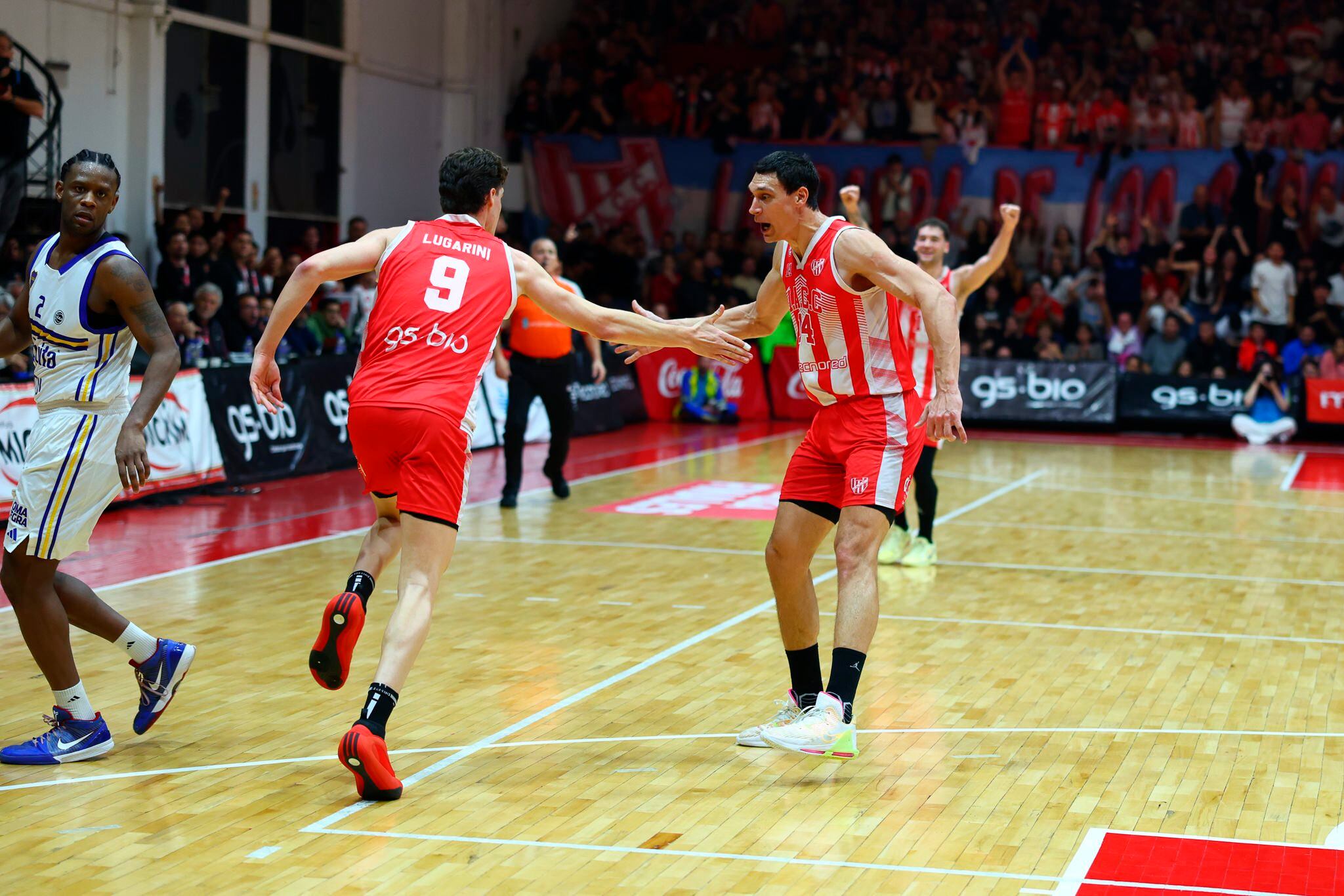 Lugarini y Saiz festejan la victoria de Instituto