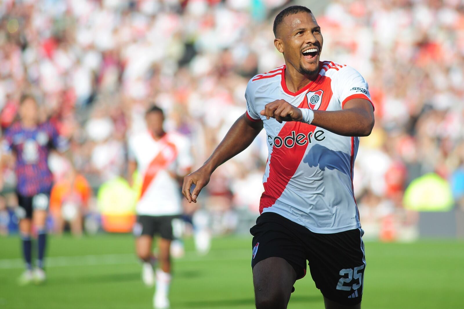 El venezolano Rondón volvió a marcar un gol, como en la cancha de Boca