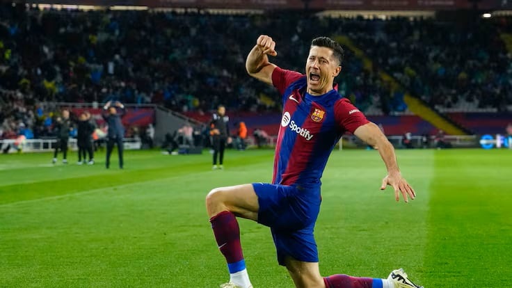 El polaco Lewandowski marcó tres para la remontada blaugrana