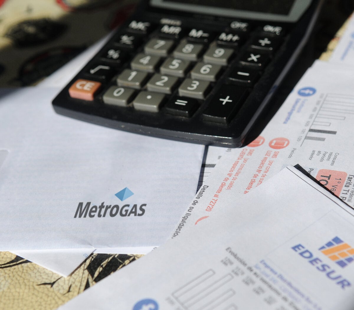 Estos son todos los aumentos que se vienen en enero de 2023: gas, luz, agua, naftas, prepagas, celulares, colectivos y trenes, monotributo y alquileres.