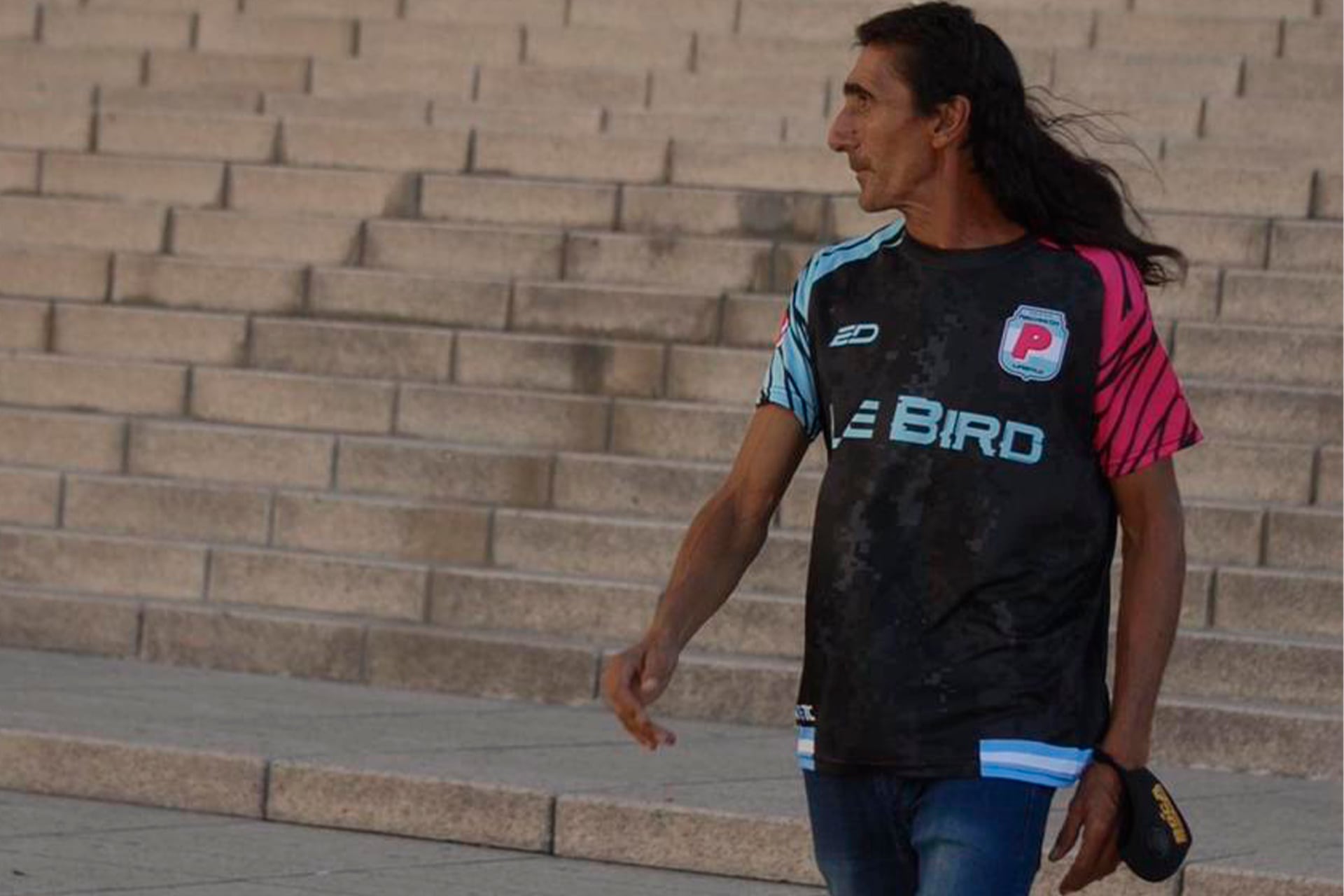 En un fútbol sin sorpresas, Le Bird se convirtió en estampita de quienes necesitan creer, y agrandó su hinchada con TikTok