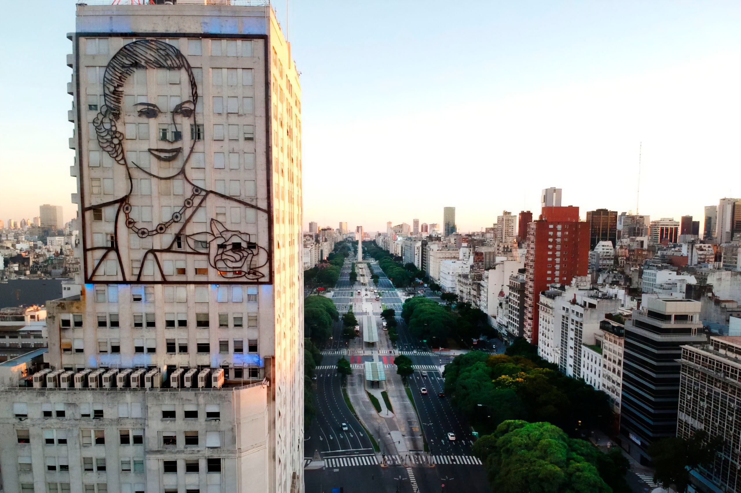 El emblemático edificio de la principal avenida porteña podría ser demolido
