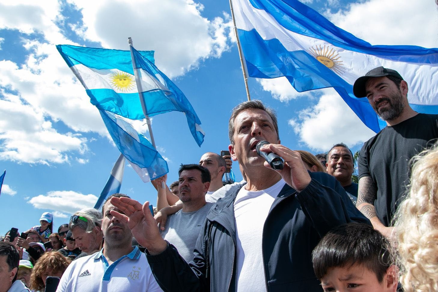 Massa apuesta a "construir una mayoría" para seducir al votante de las provincias del centro del país. 