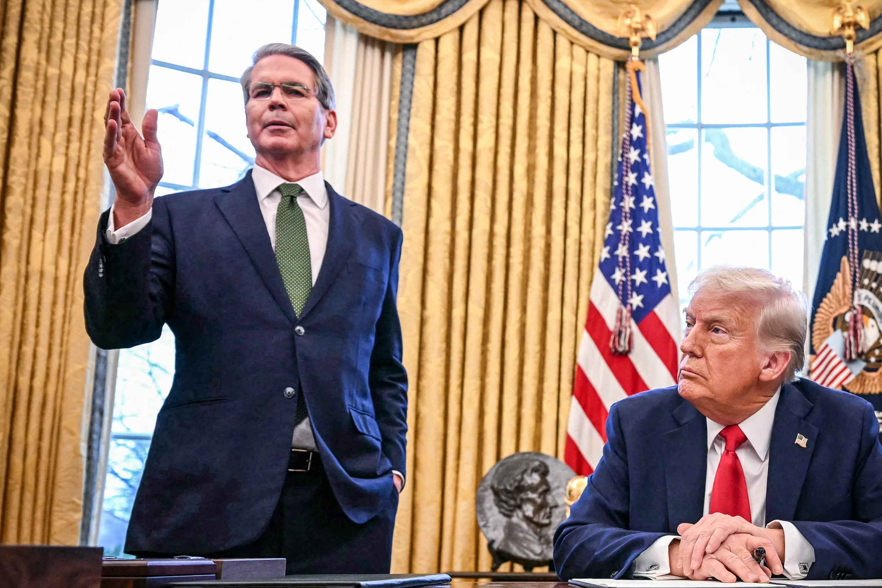 El presidente norteamericano Donald Tump y el secretario del Tesoro, Scott Bessent 