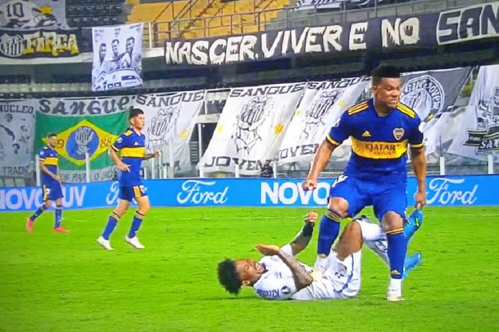 El pisotón de Fabra a Marinho le valió la roja y tres fechas de suspensión.