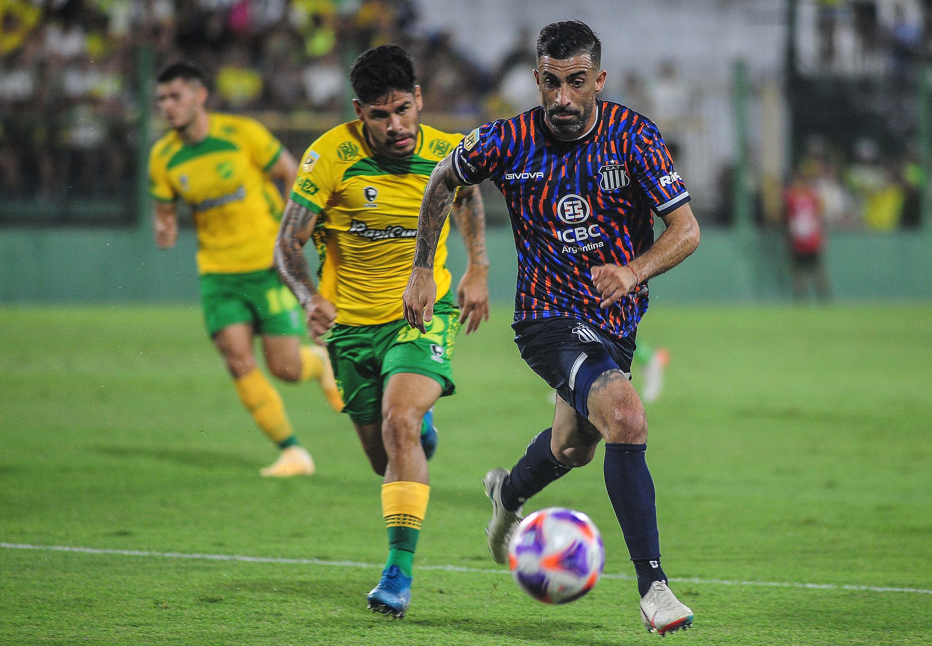 Talleres se quejó por el penal que posibilitó el empate de Defensa.