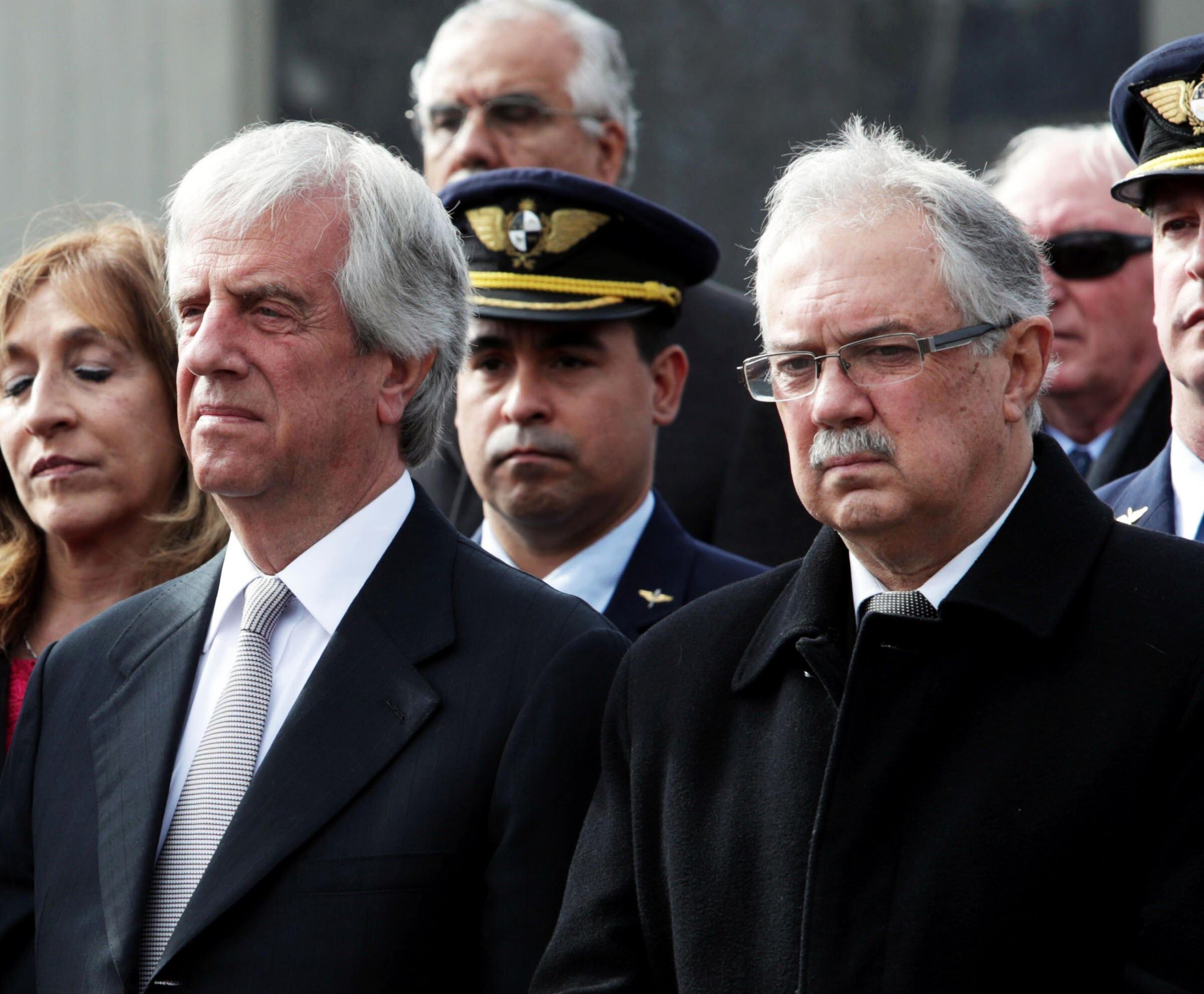 El presidente Tabaré Vázquez junto al ahora ex ministro de Defensa, Jorge Menéndez.