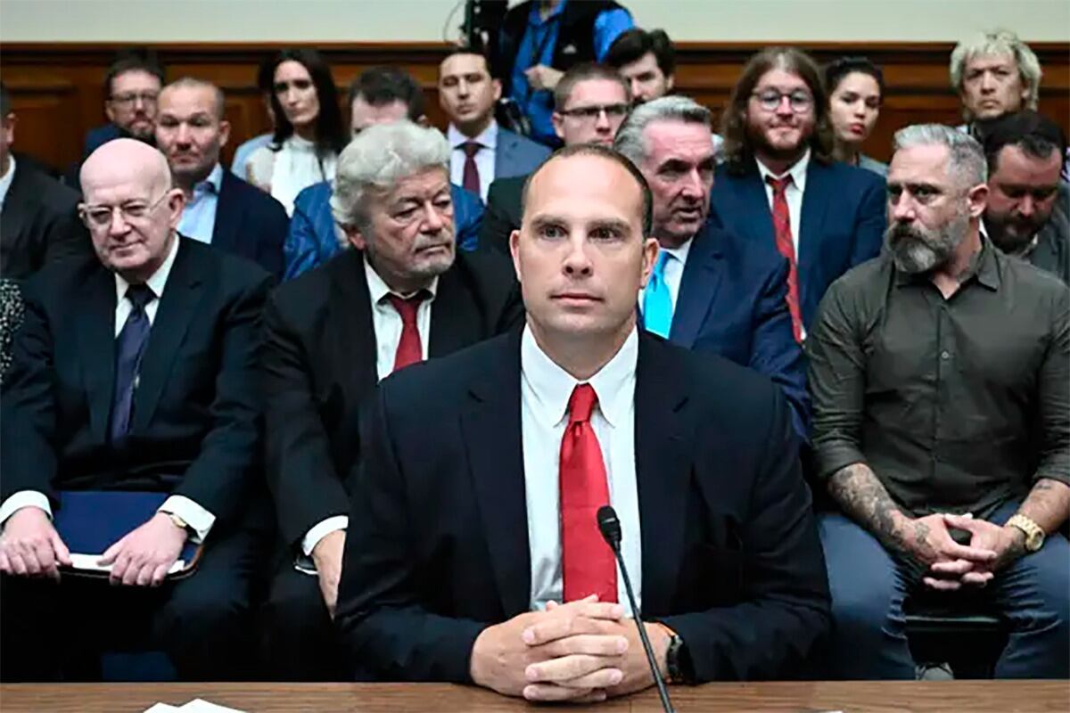 El oficial retirado David Grusch y su conspiranoia.