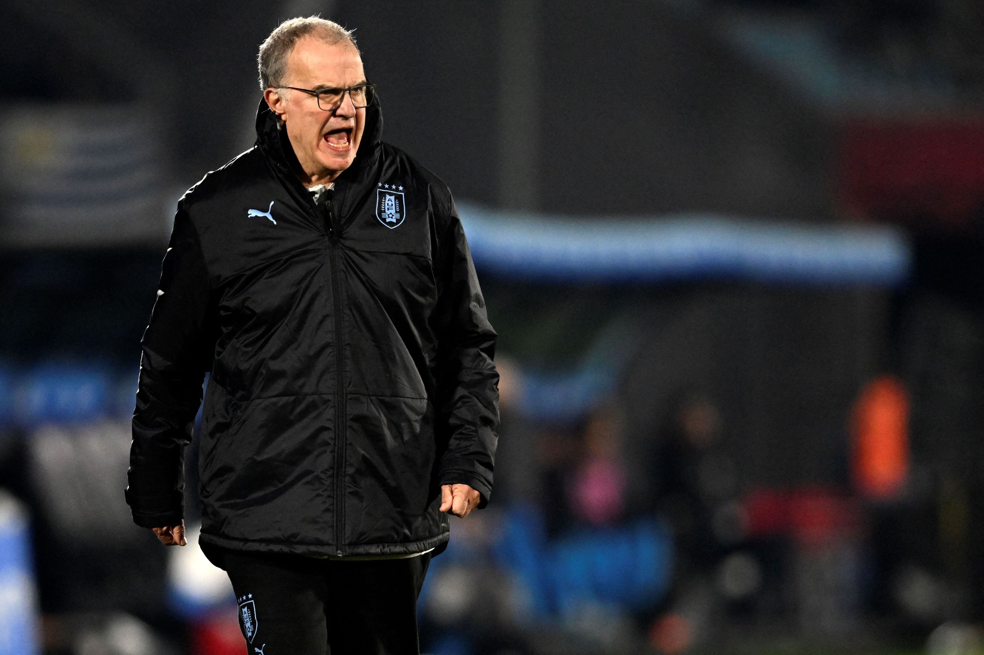 Bielsa dirigió su primer partido como director técnico de la selección uruguaya