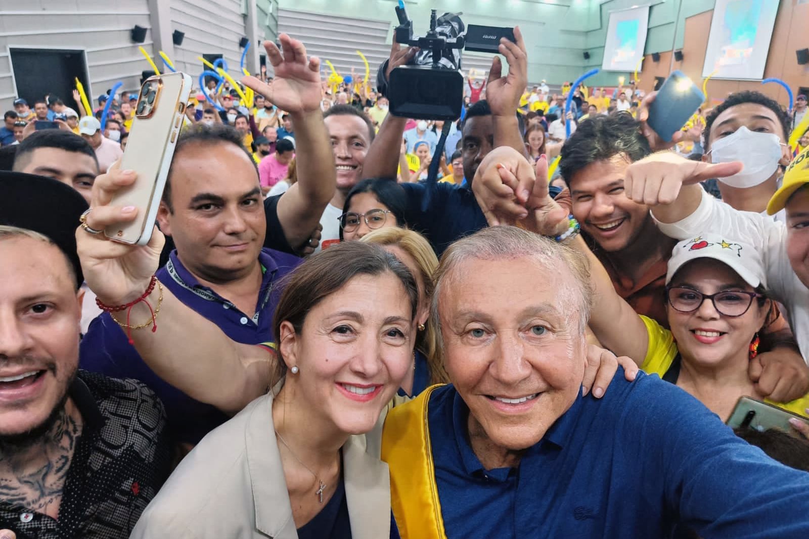 Ingrid Betancourt junto a Rodolfo Hernández.