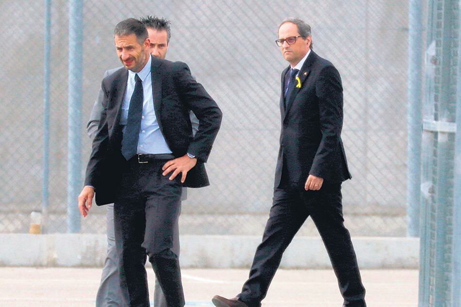 Torra (der.) visitó a los políticos independentistas encarcelados en la prisión de Estremera.