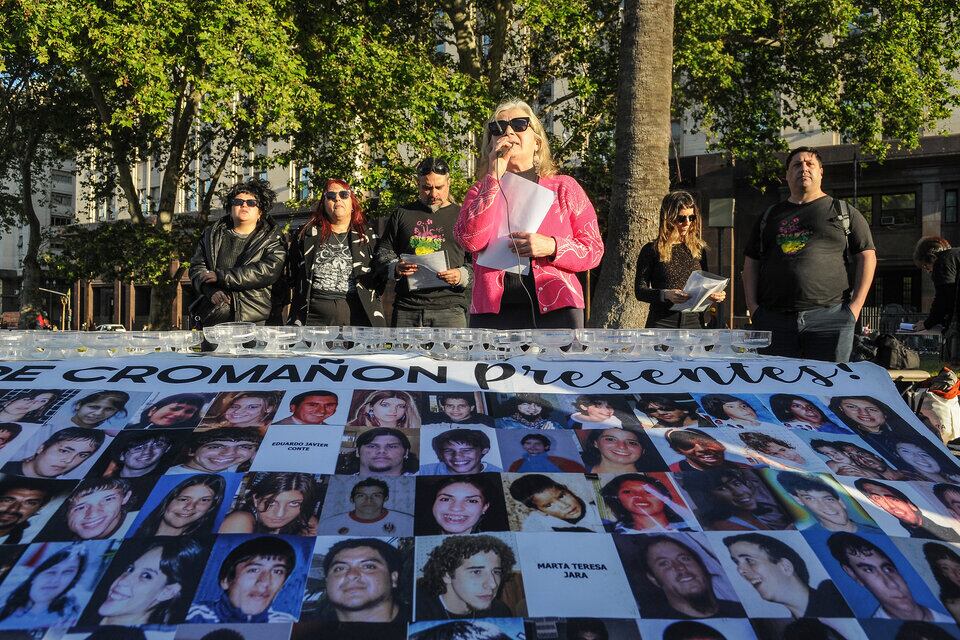 El "No Cumpleaños" de la ley de expropiación, en Plaza de Mayo.