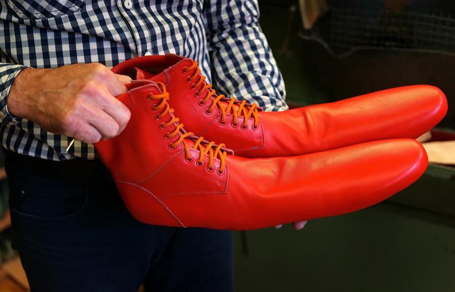 Los zapatos antivirus para cumplir con el distanciamiento.