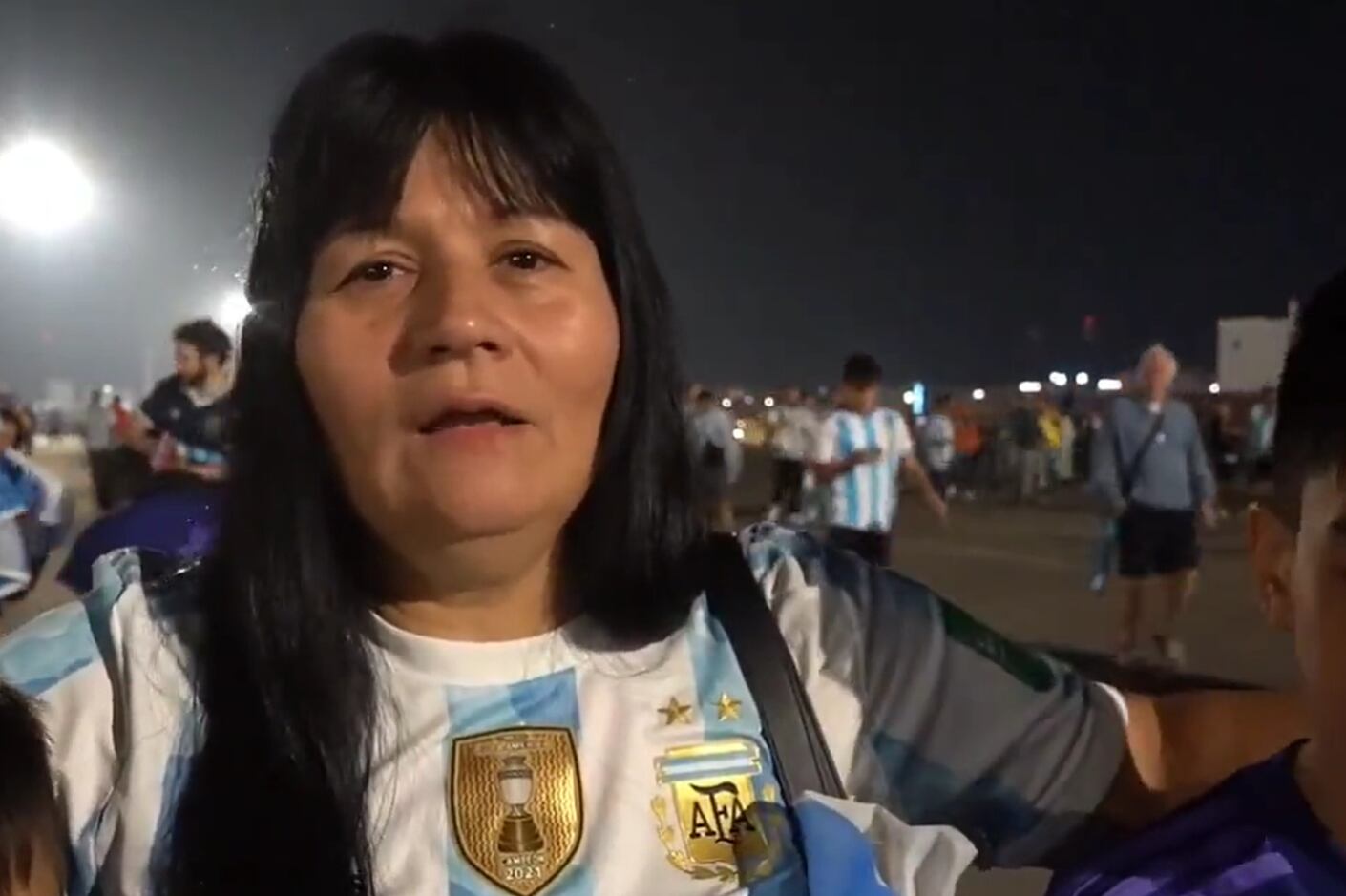 Marisa, la mamá de Gonzalo Montiel, contó que no mira los penales de su hijo por "cábala". 