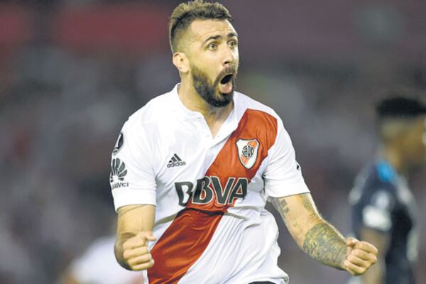 Pratto festeja el primer gol de River, marcado con un derechazo que doblegó la resistencia de Dreer.