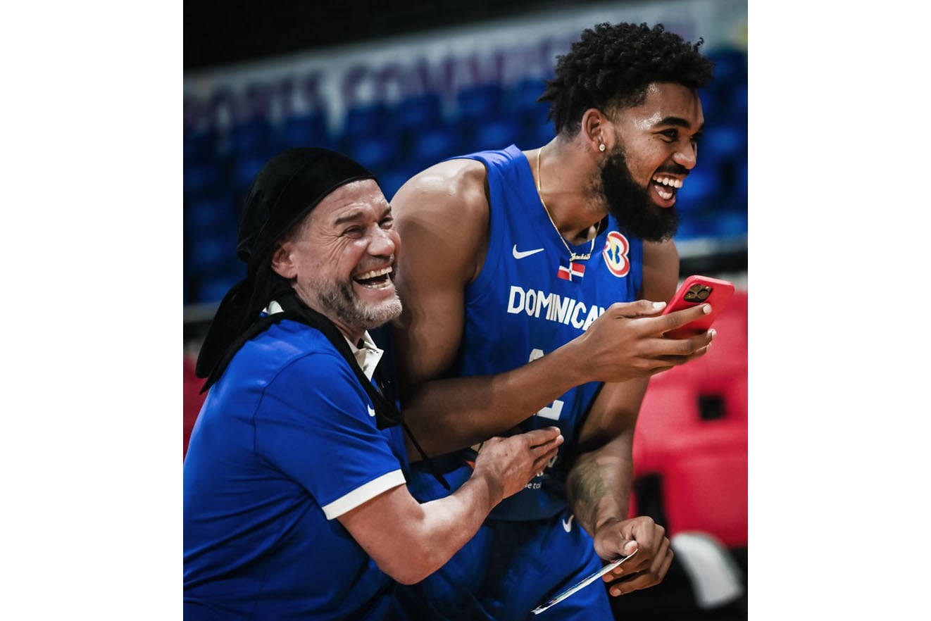 El Che García y Towns se "matan" de risa en Dominicana