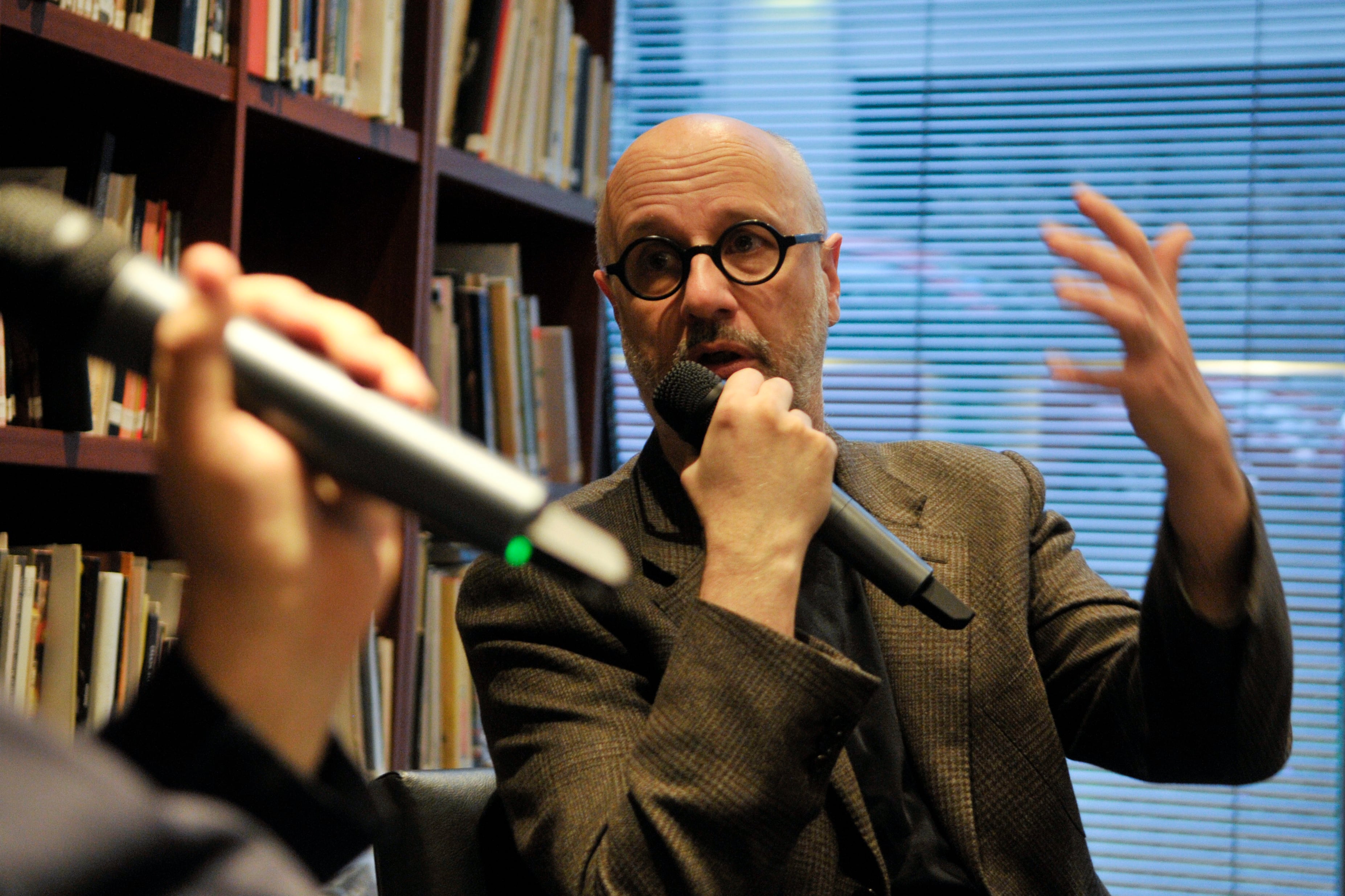 Fresán está radicado en Barcelona desde 1999.