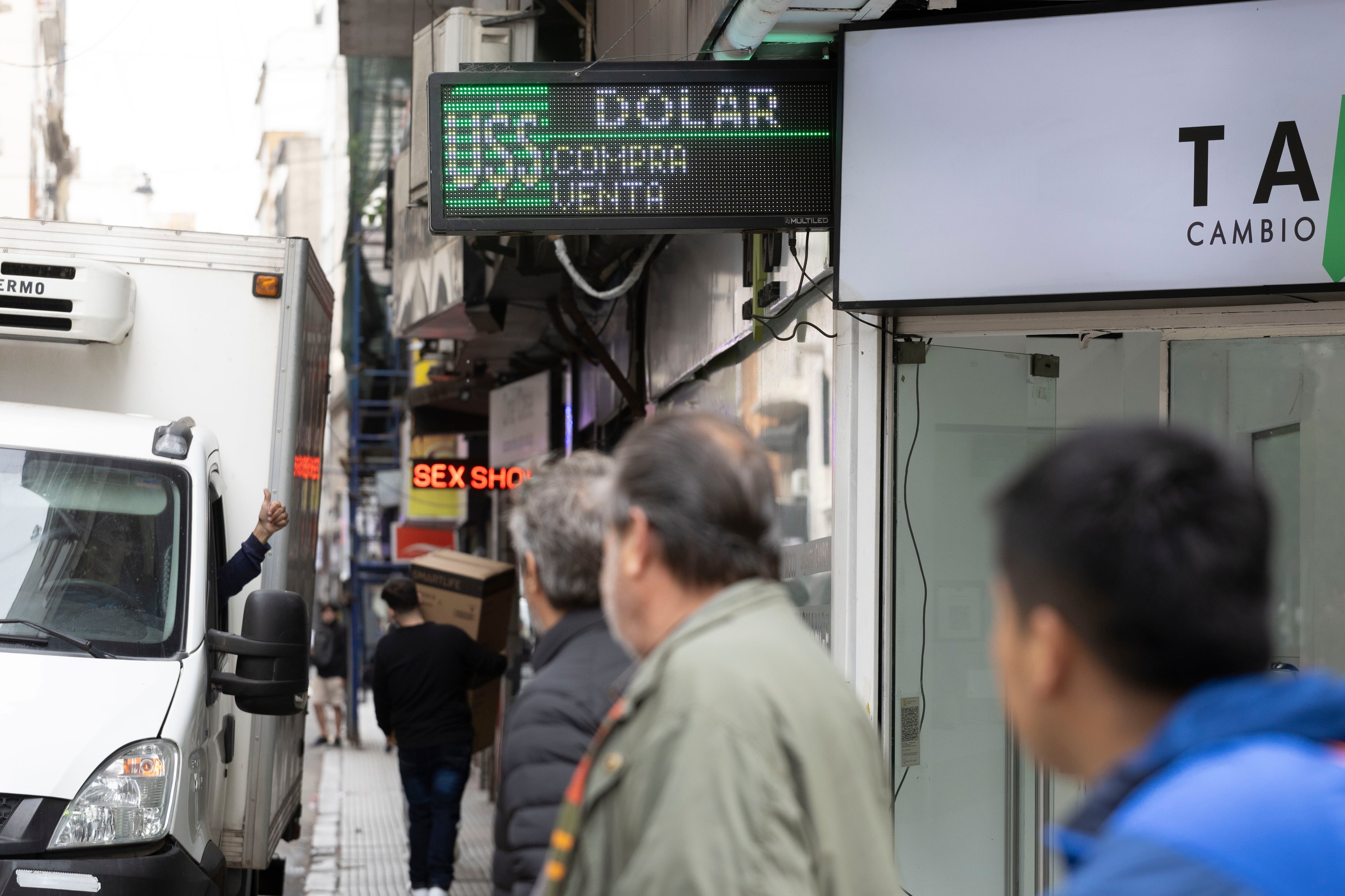 El tipo de cambio, 3,5 por ciento por debajo del techo de la banda.