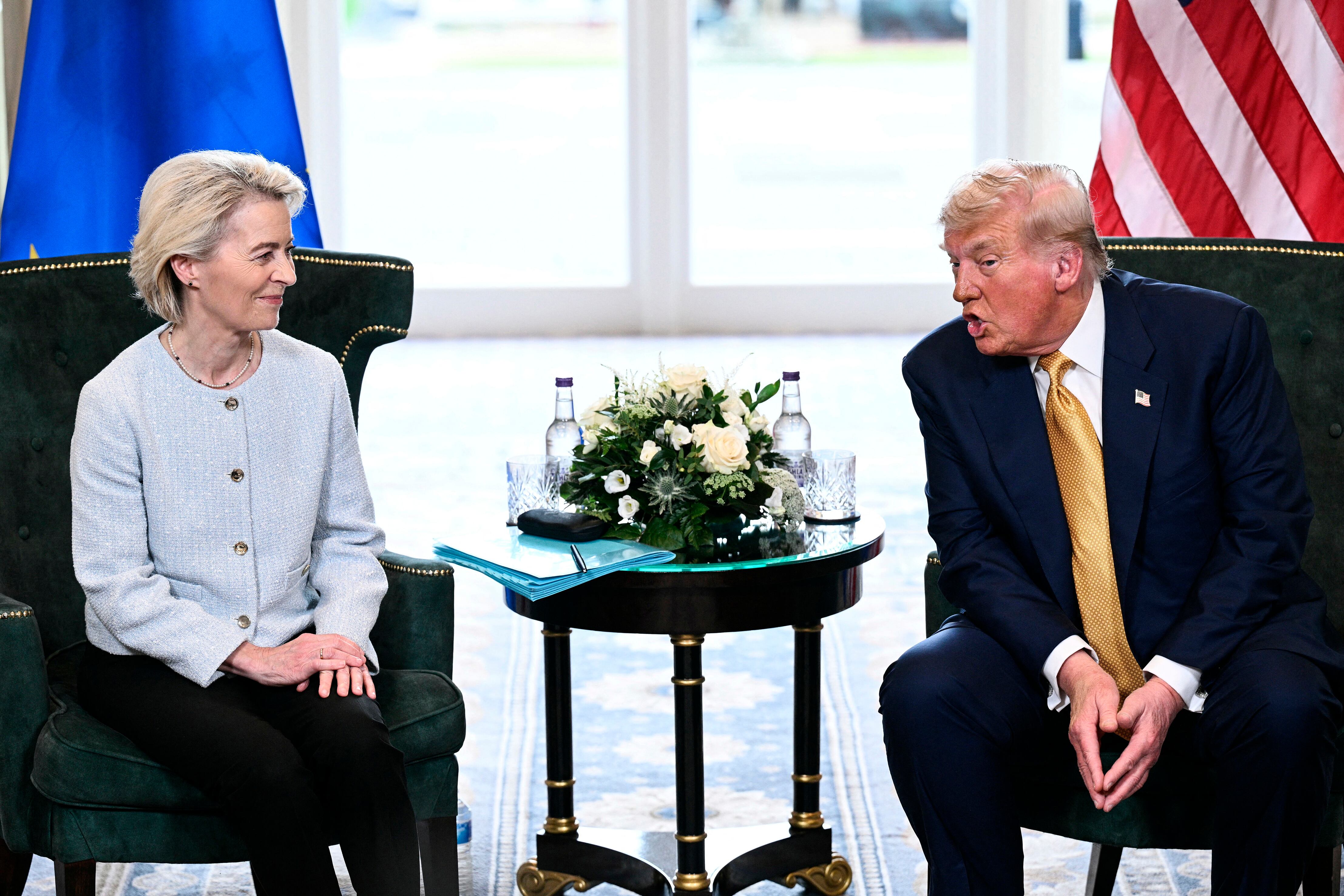 El presidente de EE.UU., Donald Trump, se reunió con la presidenta de la Comisión Europea, Ursula von der Leyen, en Escocia