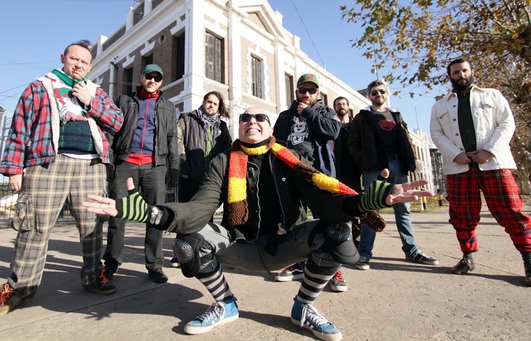 Ramón "Kmono" Ibarra al frente de la banda firmatense-rosarina Carmina Burana.
