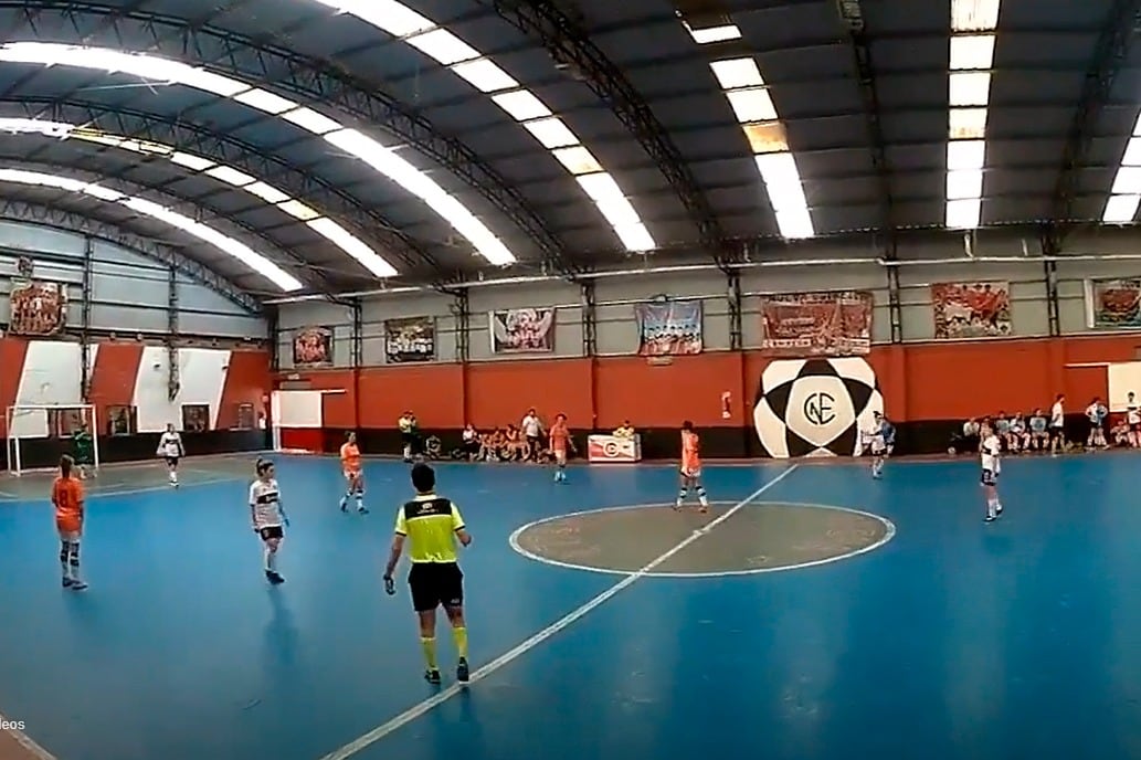 Pura caminata en Banfield-Gimnasia. No había apuro en el duelo de segundos