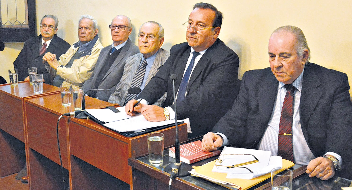Los acusados son dos ex jueces, un ex fiscal y un ex defensor oficial.