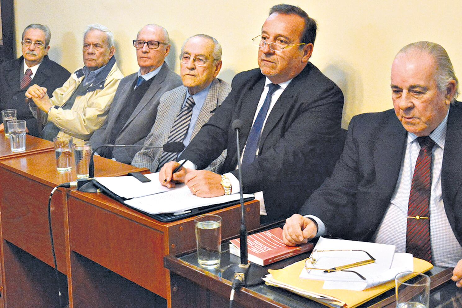 Los imputados son dos ex jueces, un ex fiscal y un ex defensor oficial.