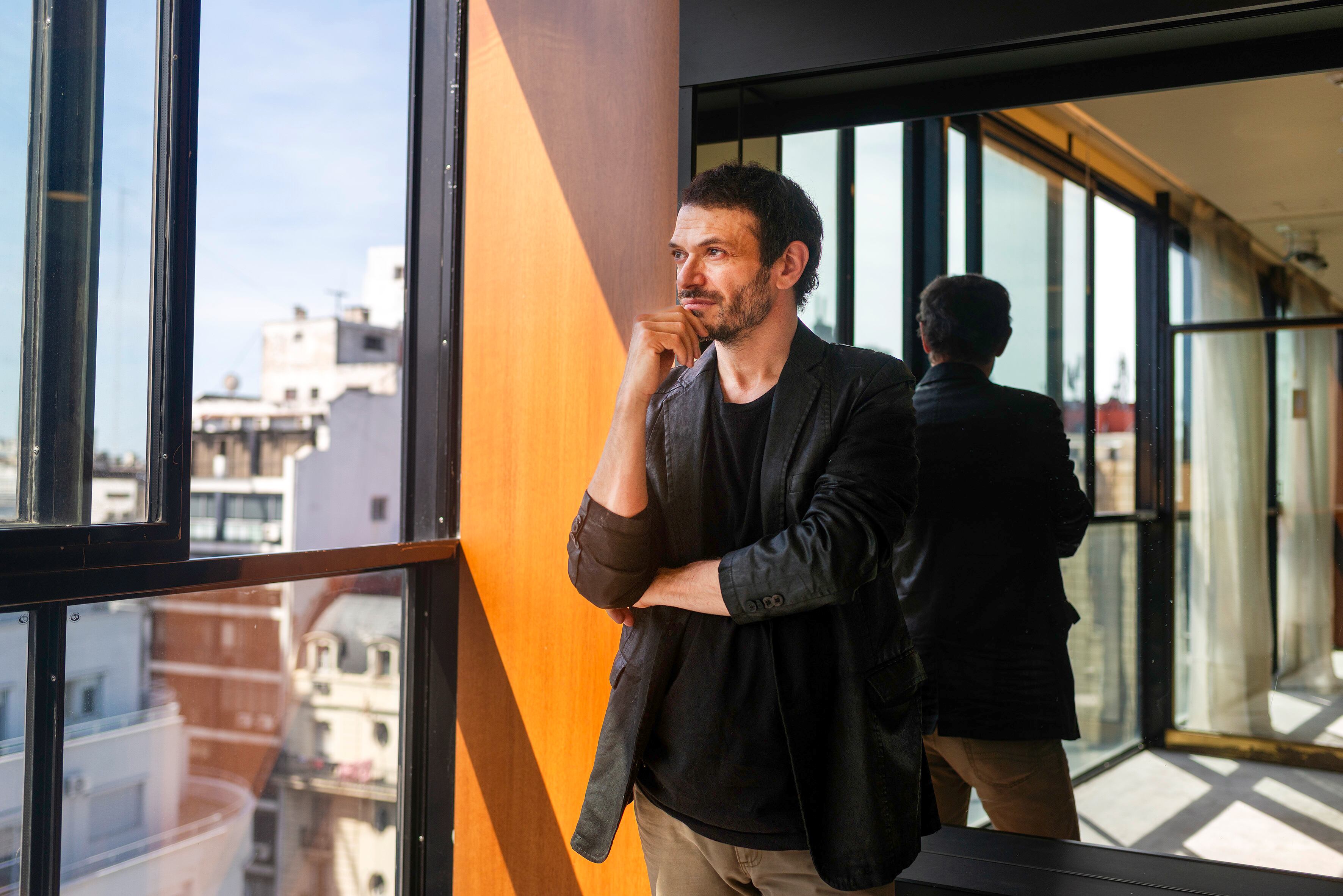 Agustín Rittano protagoniza la obra inspirada en el universo de "En familia", de Florencio Sánchez.