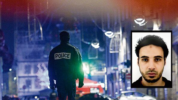 Un policía vigila la escena del crimen en la Calle Grandes Arcades de Estrasburgo después del ataque. Derecha: foto policial del prófugo Chérif Chekatt.