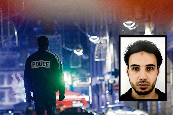 Un policía vigila la escena del crimen en la Calle Grandes Arcades de Estrasburgo después del ataque. Derecha: foto policial del prófugo Chérif Chekatt.