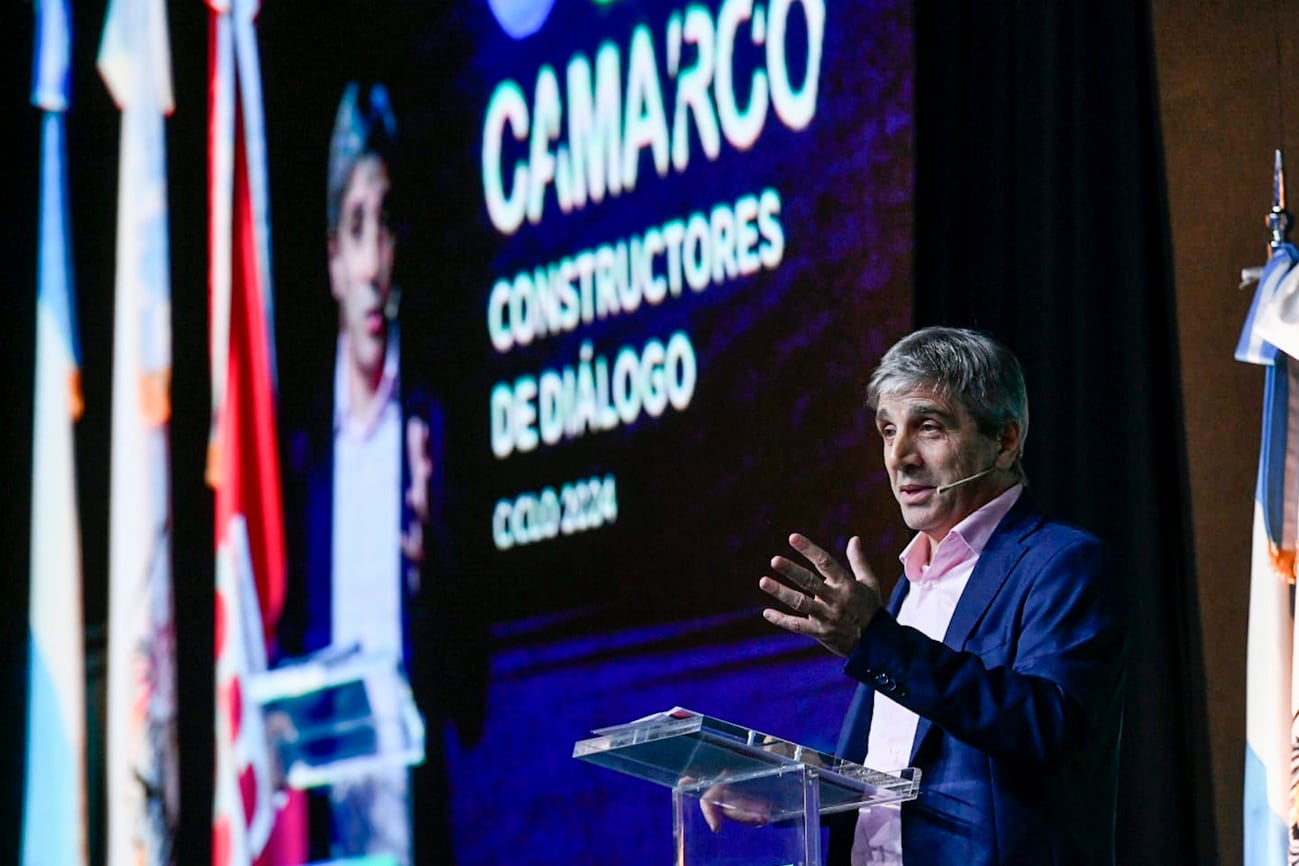 Caputo dijo estar satisfecho con sus propios logros y anunció que en 4 años desaparecerá el 90% de los impuestos