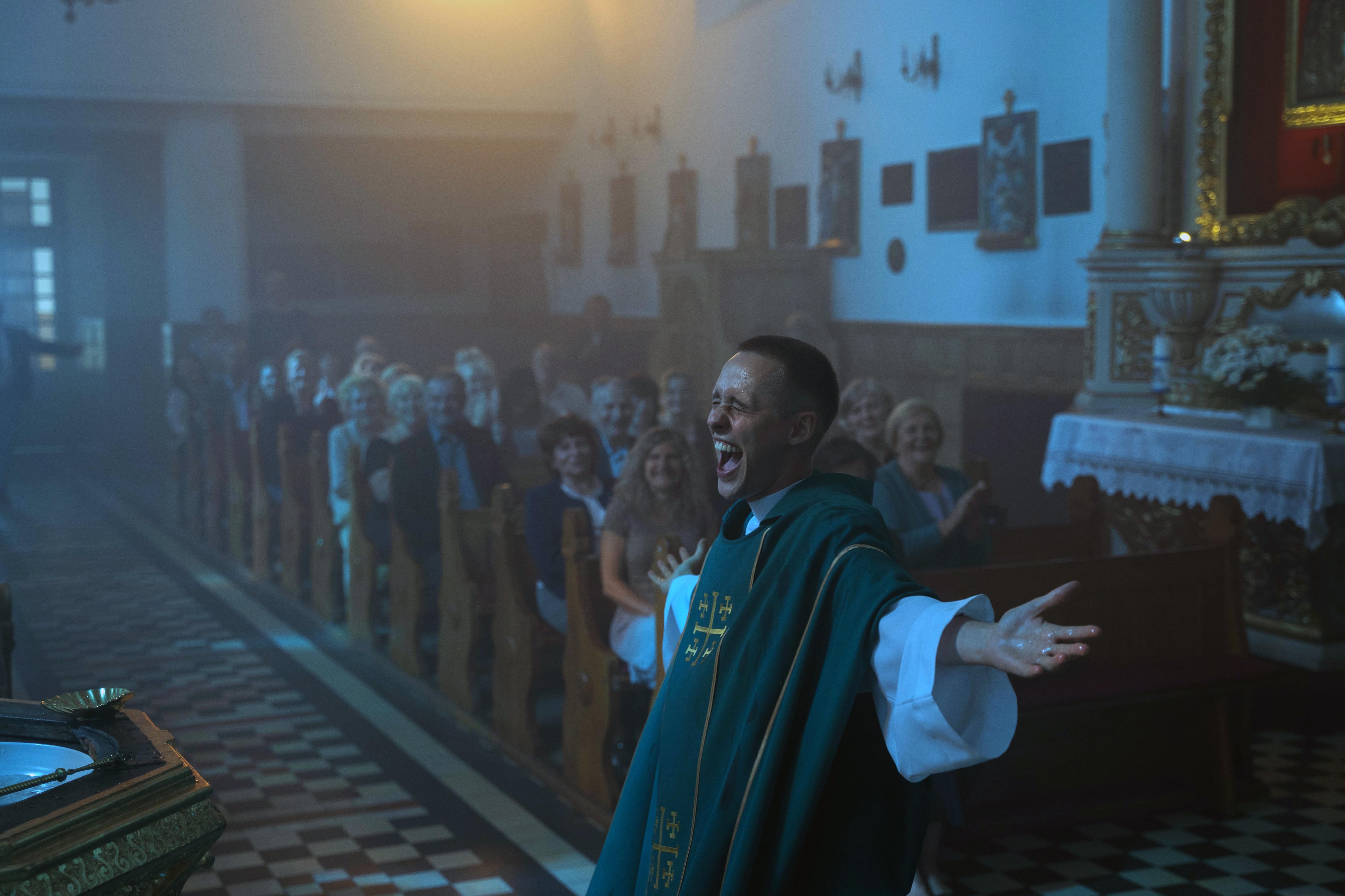 La de Daniel (Bartosz Bielenia) es la clásica historia del pecador que se convierte al evangelismo.