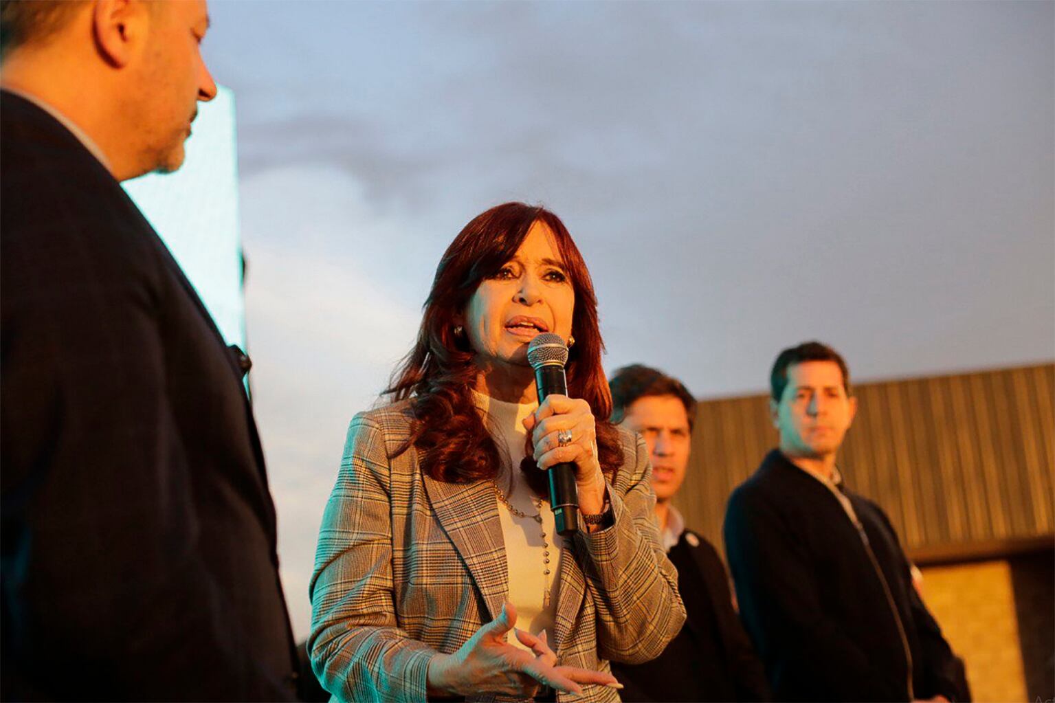 Cristina Kirchner suena para la presidencia del Partido Justicialista. Operativo clamor.