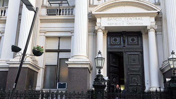 Los grandes fondos de inversión del exterior no están alcanzados por esta medida de control de capitales especulativos.