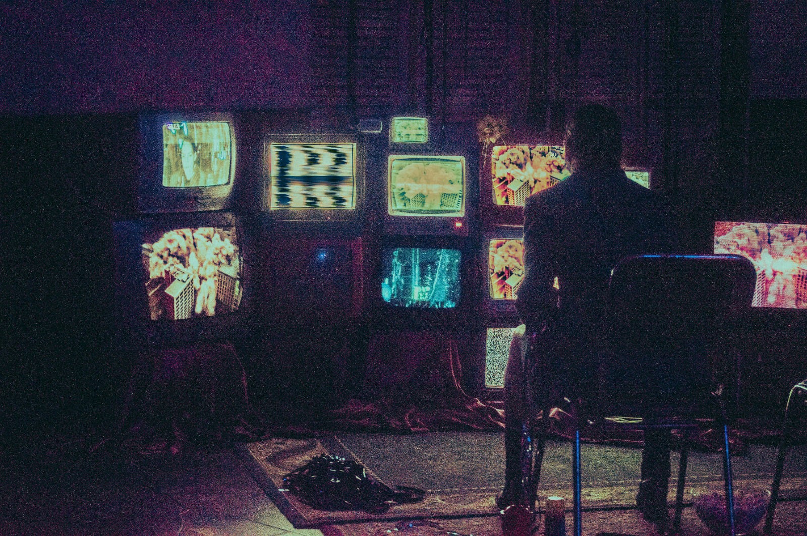 En Chocho, los límites entre las artes visuales y sonoras se deforman.