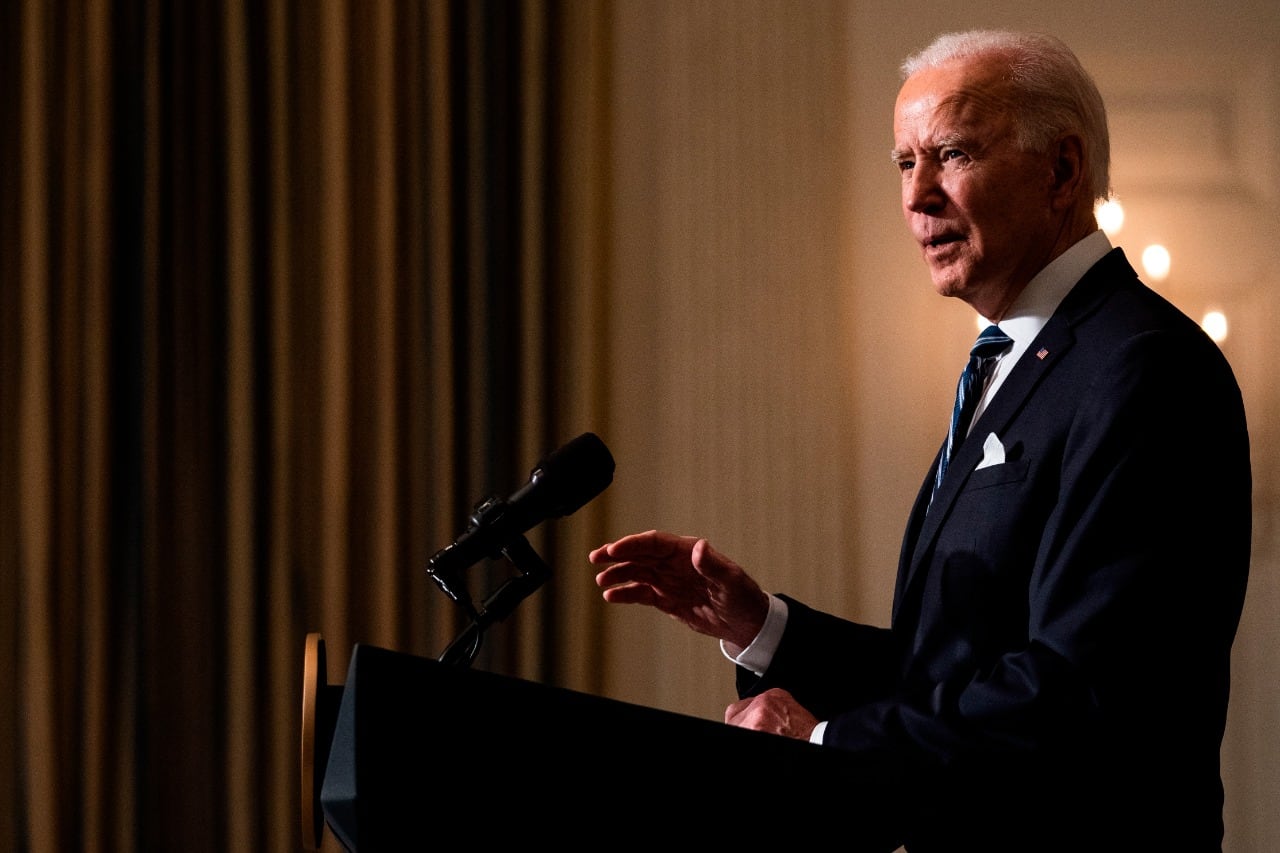 Biden dio un discurso sobre temas ambientales durante un evento en la Casa Blanca.
