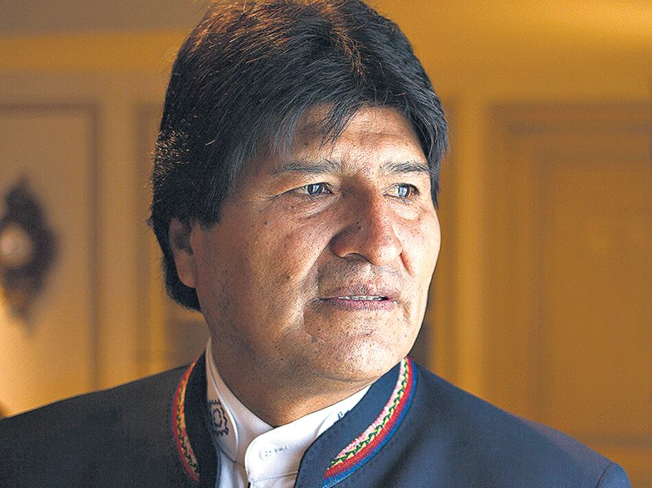 Cinco médicos bolivianos lo trataron, pero el dolor persiste.