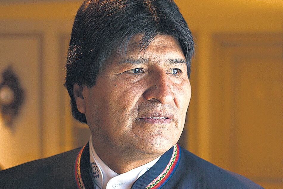 Cinco médicos bolivianos lo trataron, pero el dolor persiste.