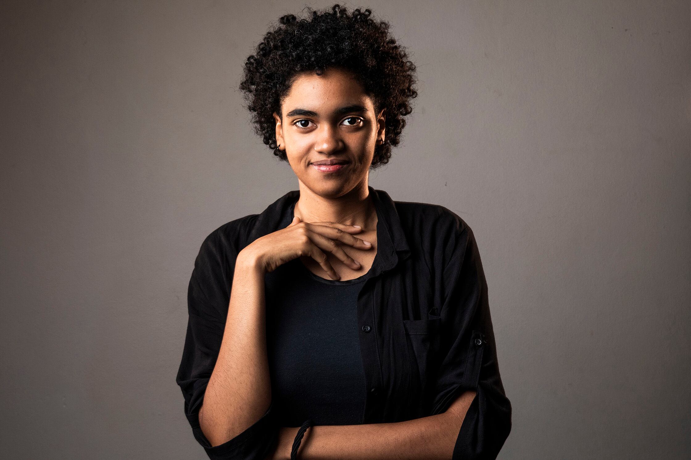 Akemi Perez Yac forma del grupo de jóvenes de Amnistía y cofundó el Colectivo Nigromante con artistas afrodescendientes de todo el mundo.