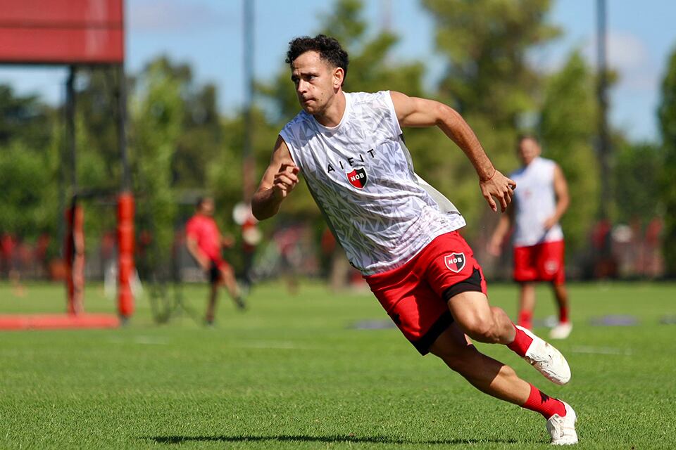 Maroni recupera la titularidad.